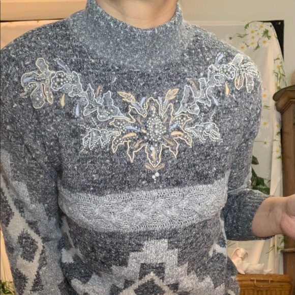 Vintage 80s light grey gold embroidered beaded floral granny sweater - Picture 3 of 12